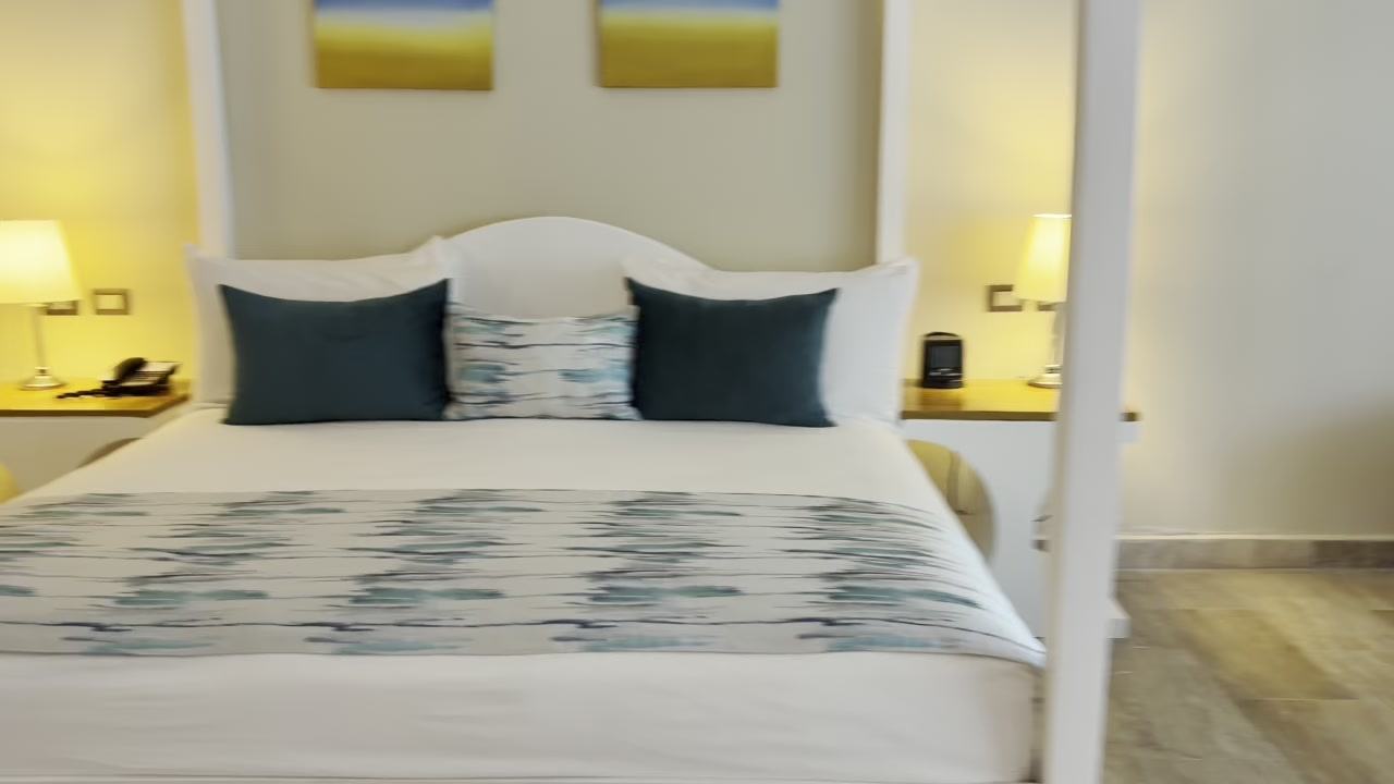 King bed in the actual Junior Suite
